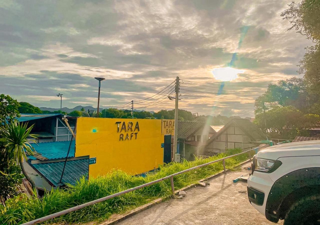 Tara Raft Hotel Kanchanaburi Buitenkant foto