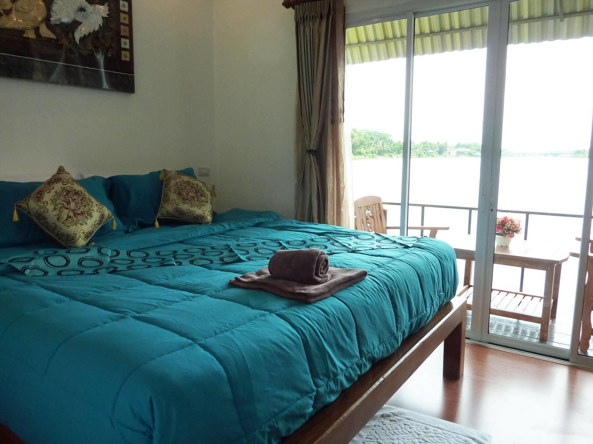 Tara Raft Hotel Kanchanaburi Buitenkant foto
