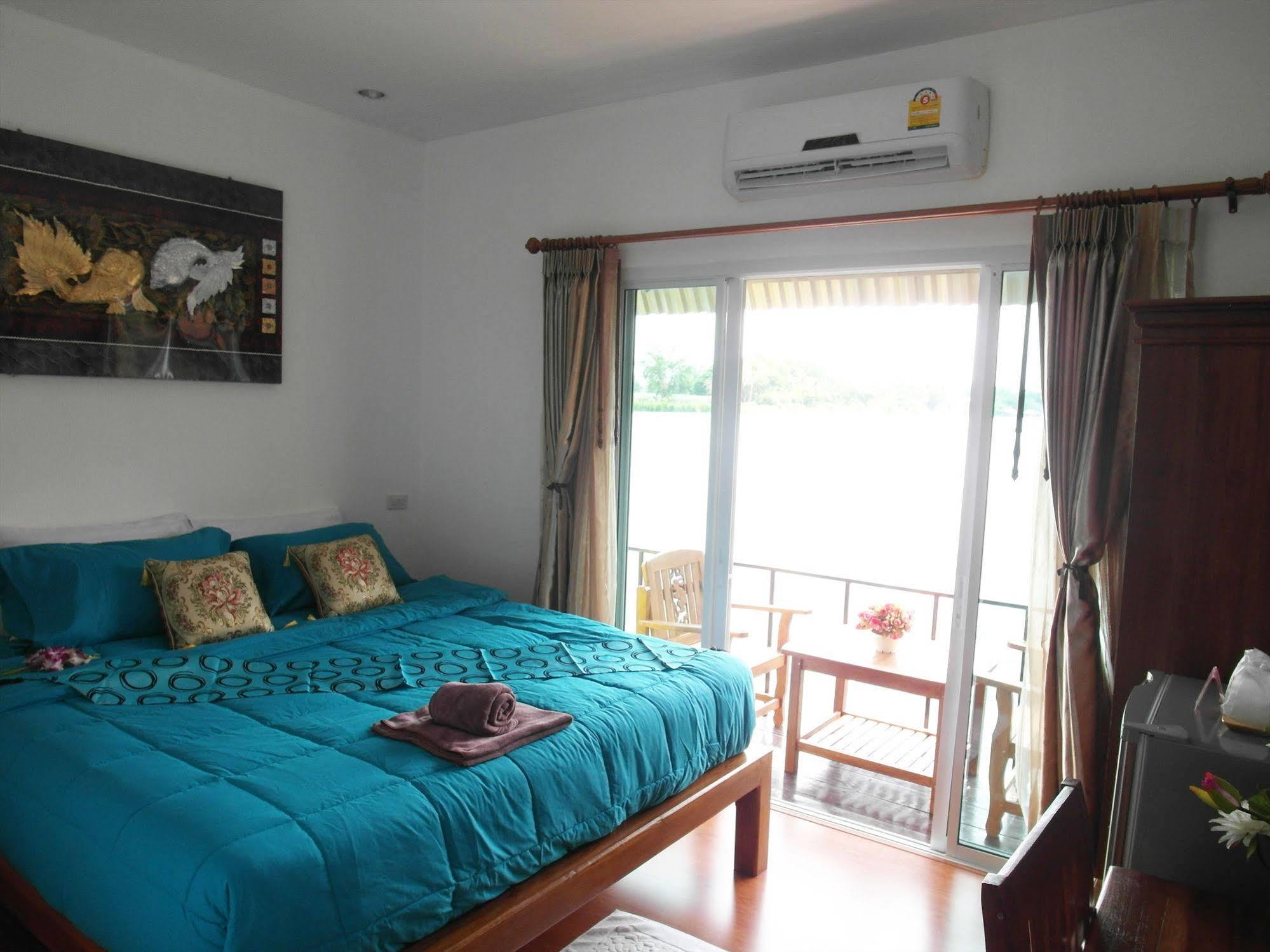 Tara Raft Hotel Kanchanaburi Buitenkant foto