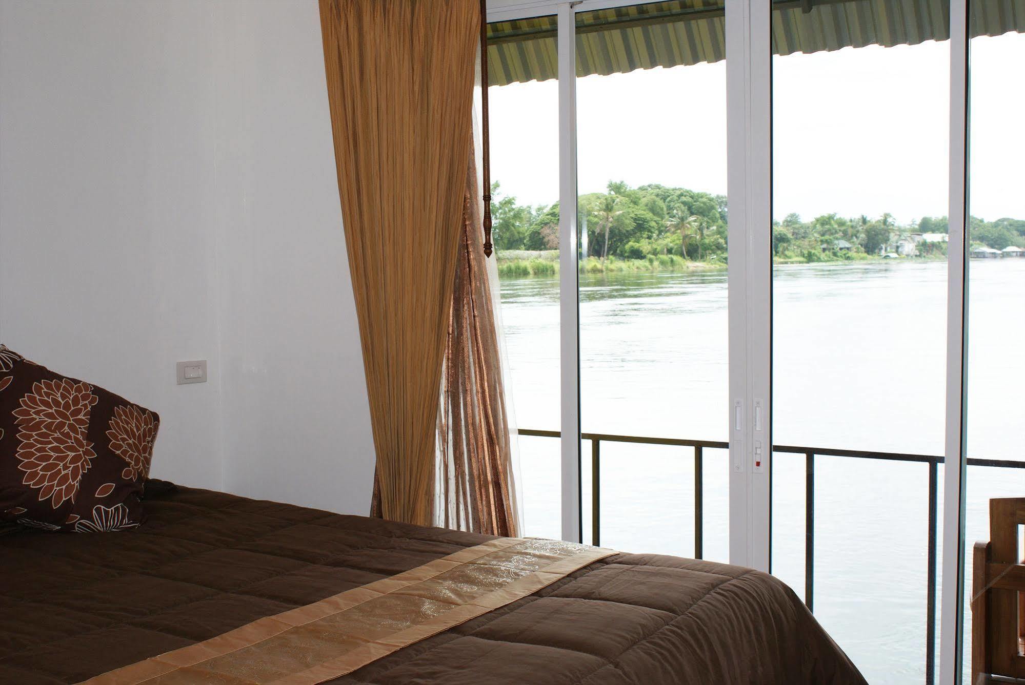 Tara Raft Hotel Kanchanaburi Buitenkant foto
