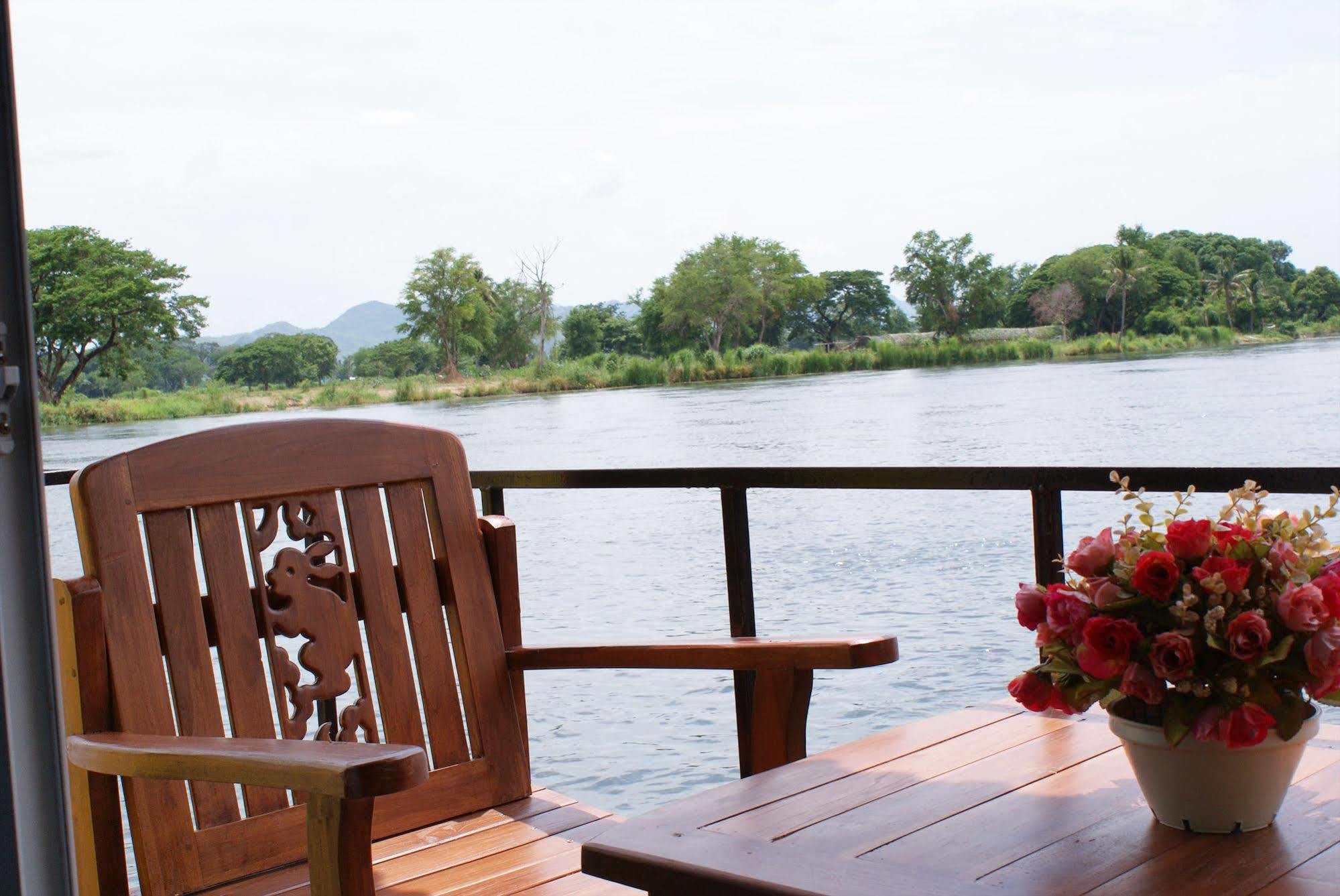 Tara Raft Hotel Kanchanaburi Buitenkant foto