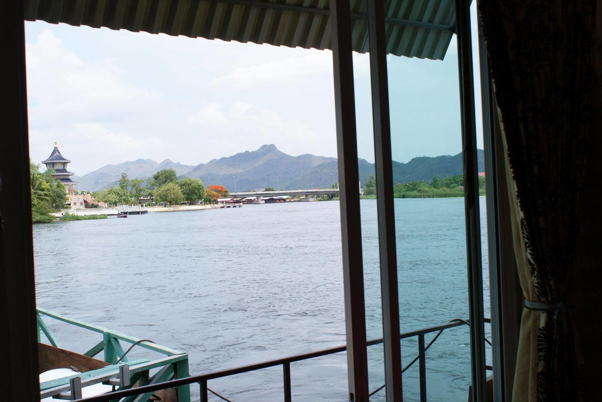 Tara Raft Hotel Kanchanaburi Buitenkant foto